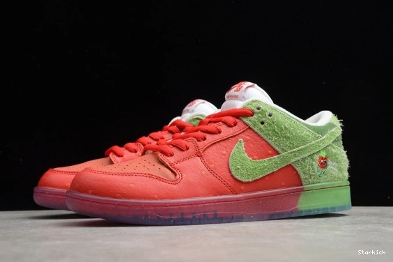 low"strawberry SB Nike Dunk cough" CW7093-601 0730